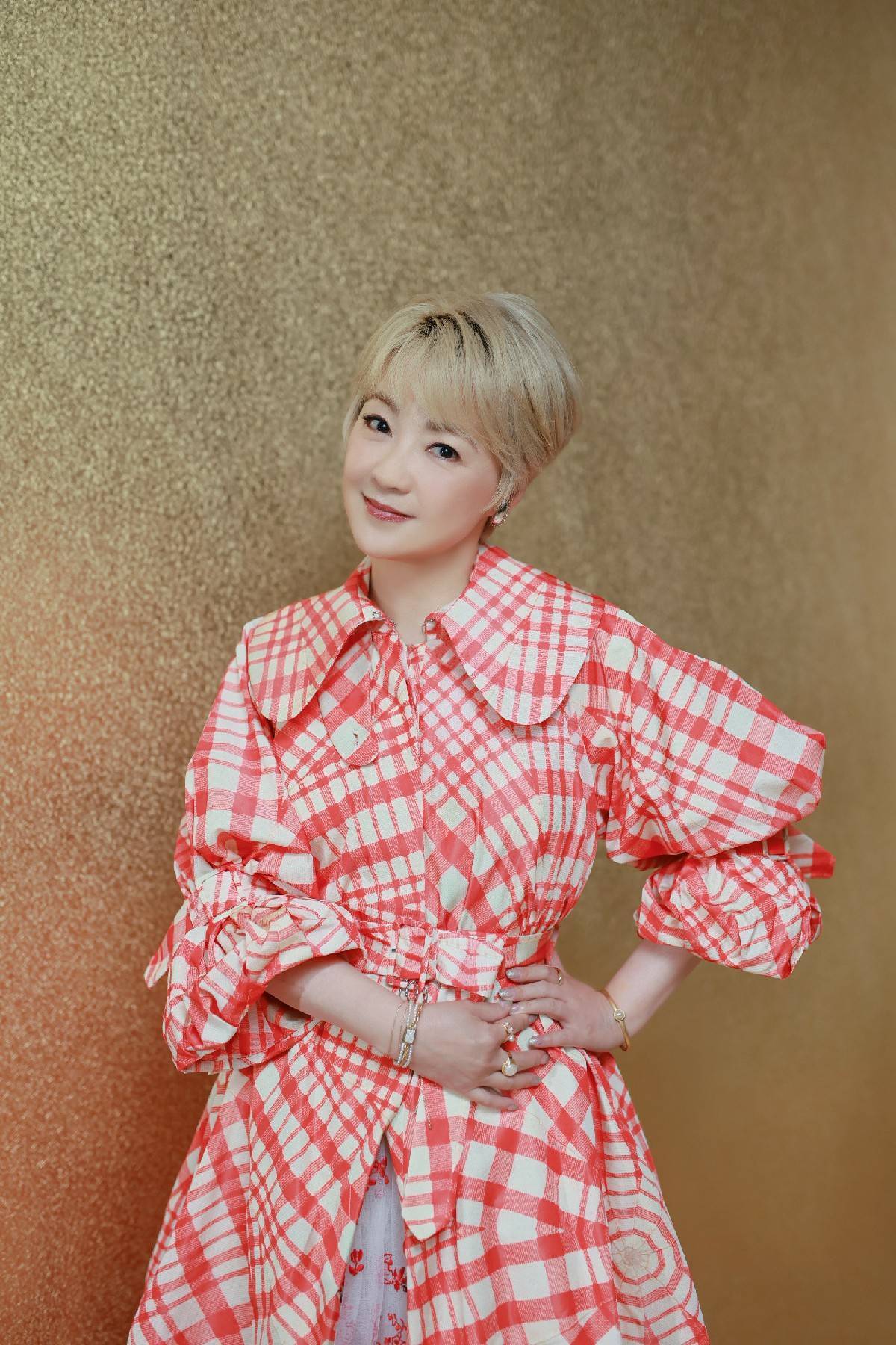 陈慧娴说《我们的歌》4像军训 合唱《飞花》再现经典休闲区蓝鸢梦想 - Www.slyday.coM 陈慧娴说《我们的歌》4像军训 合唱《飞花》再现经典休闲区蓝鸢梦想 - Www.slyday.coM