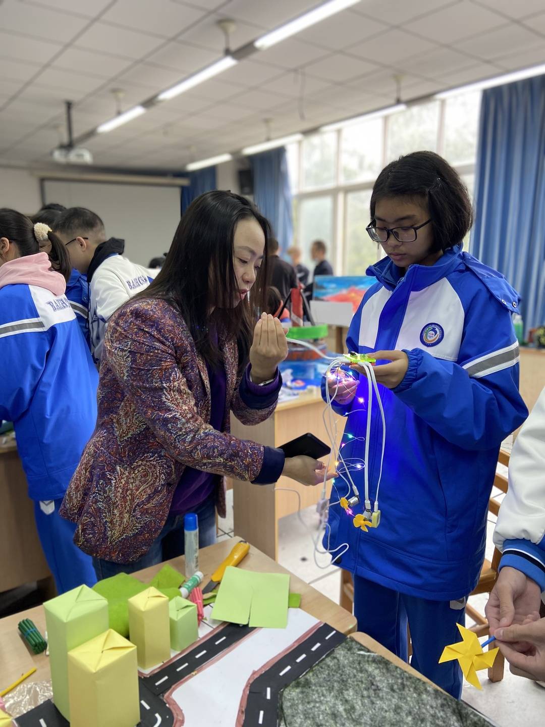 校长来了丨专访成都八中校长王宇：传统与未来融合 办新时期适合学生生长的学校休闲区蓝鸢梦想 - Www.slyday.coM