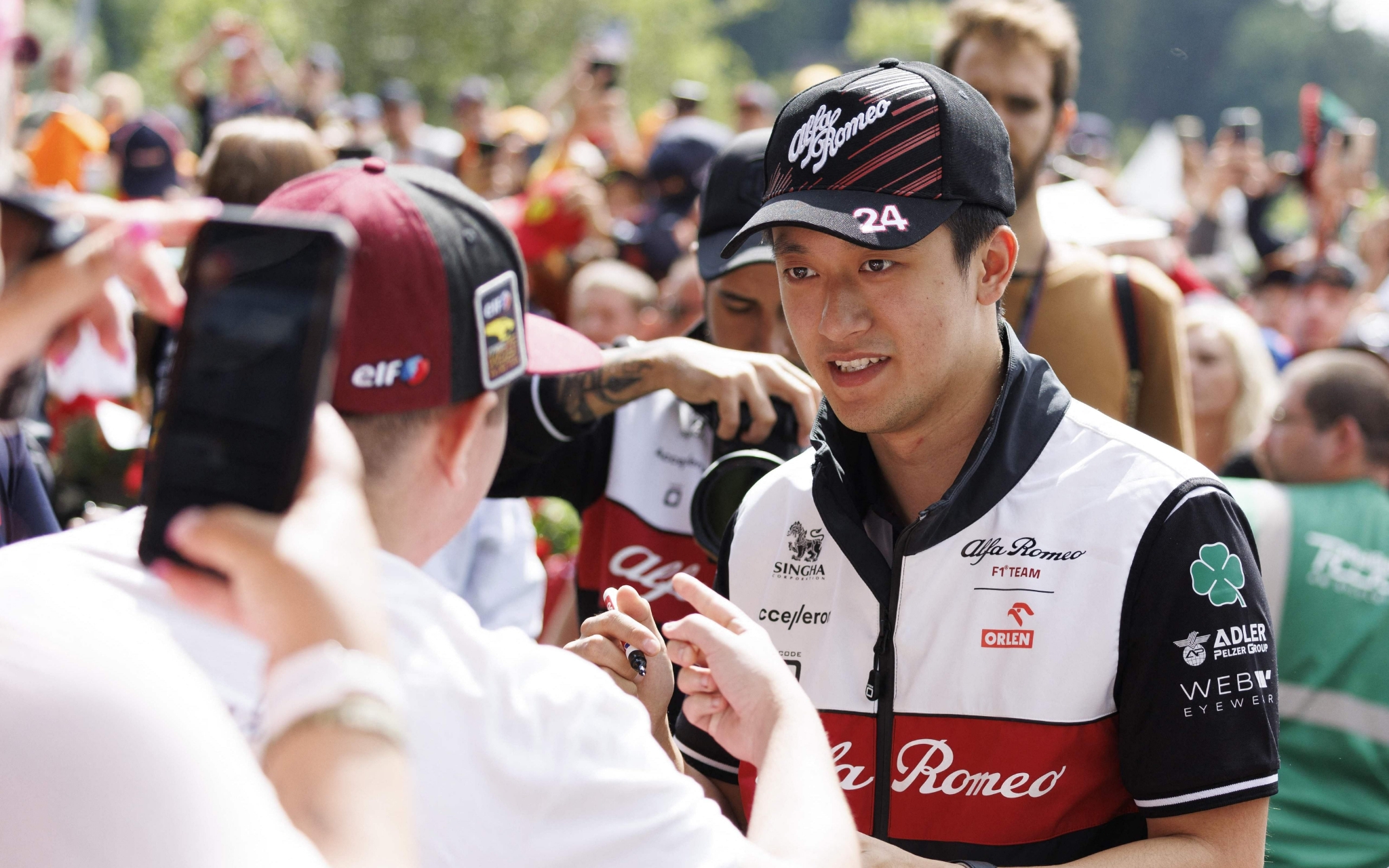 周冠宇与车队完成续约,明年继续征战f1|周冠宇|车队|f1_新浪新闻