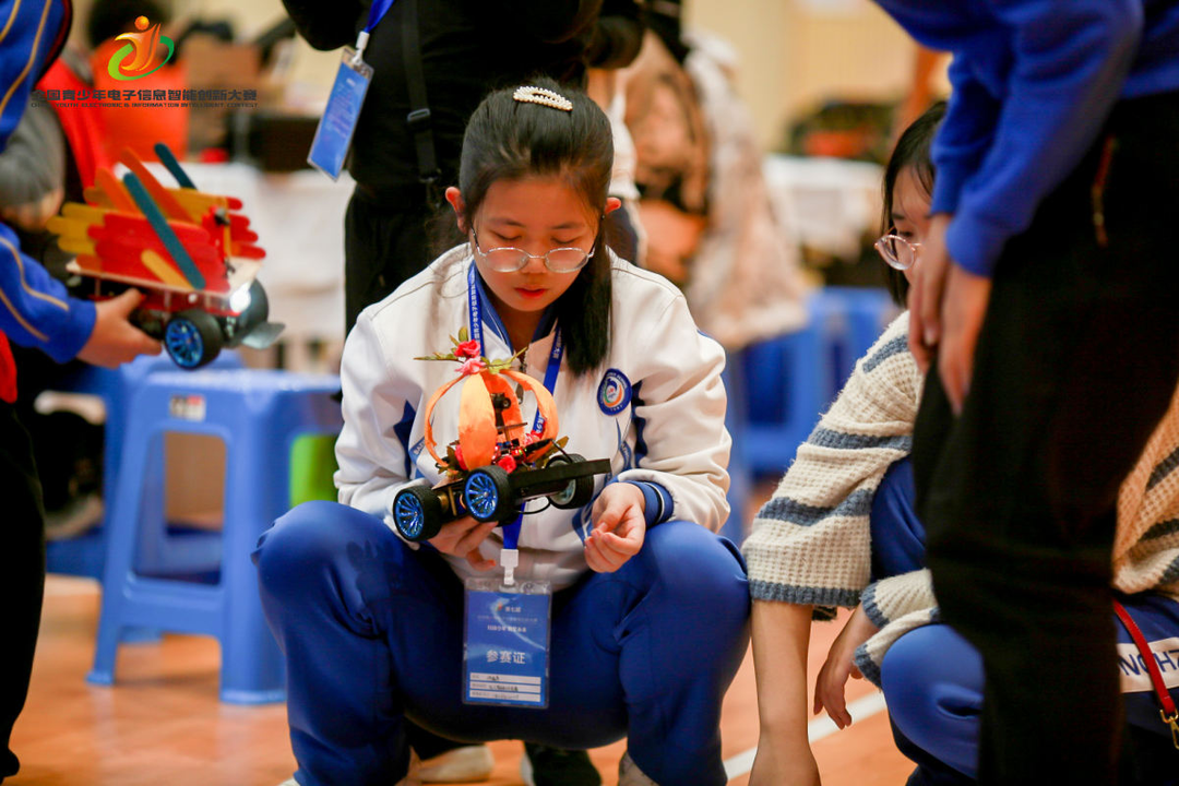 校长来了丨专访成都八中校长王宇：传统与未来融合 办新时期适合学生生长的学校休闲区蓝鸢梦想 - Www.slyday.coM