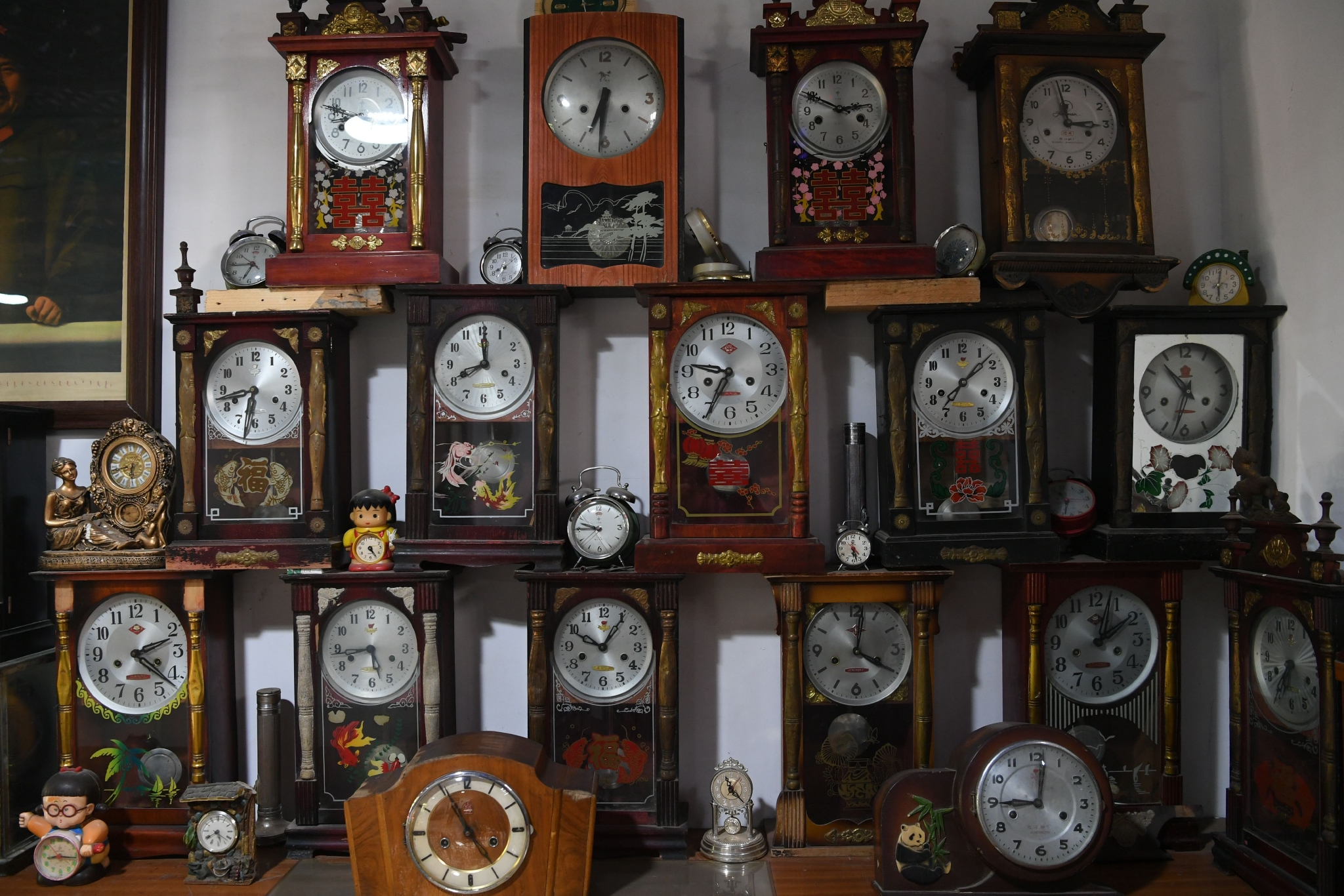 被遗弃的老座钟，仿佛被遗弃的旧时光。新京报记者?王颖?摄