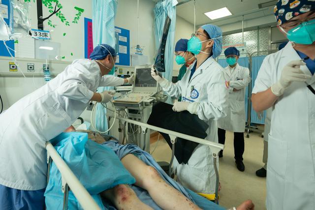 对话甘宇：被困山林的17天休闲区蓝鸢梦想 - Www.slyday.coM