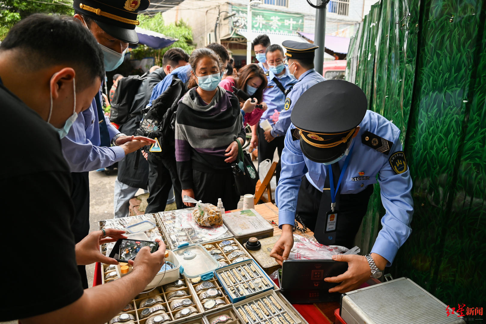 成都打击非法行医:现场查获取缔“黑诊所”9个,“游医”摊点10个|成都市_新浪新闻