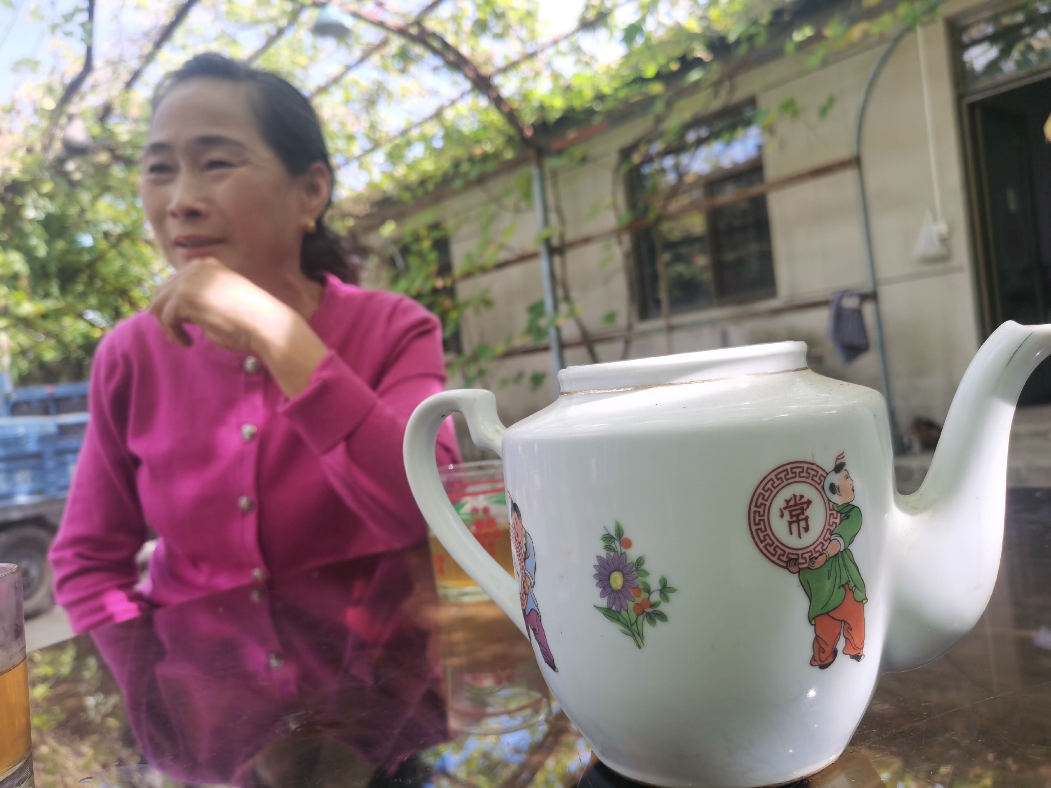 有些收来的老物件，祁淑芬自己也会用，只是太好的不舍得用。新京报记者?王颖?摄