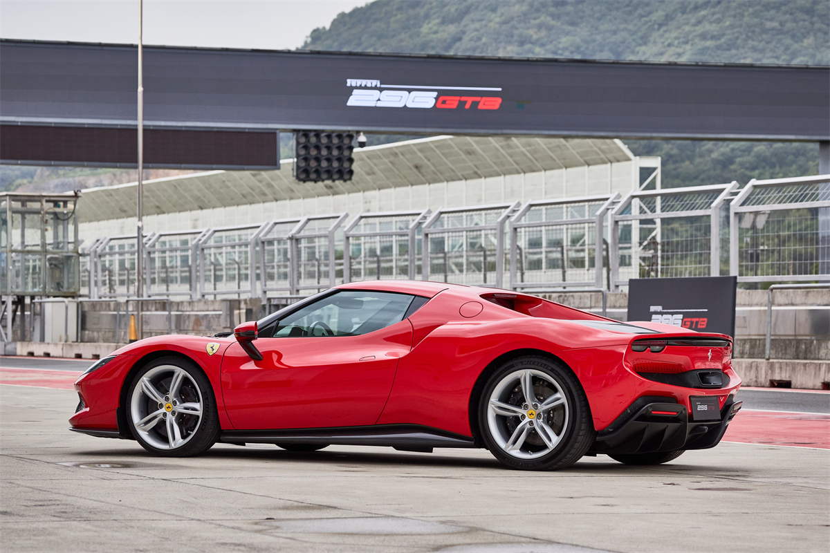 试驾|法拉利296gtb:塑造v6超跑时代的标杆|法拉利_新浪财经_新浪网