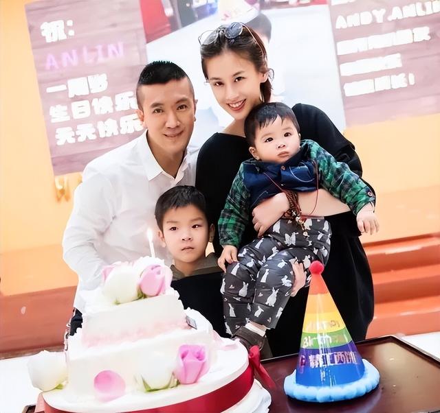黄圣依杨子离婚风波后首次合体直播，两人未戴婚戒，女方情绪低落休闲区蓝鸢梦想 - Www.slyday.coM