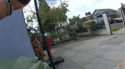 手持仿真玩具枪，美国19岁少年被警察枪杀休闲区蓝鸢梦想 - Www.slyday.coM