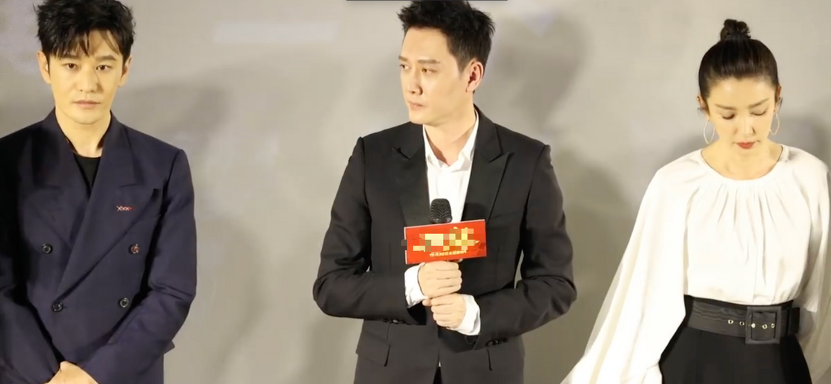 和粉丝热聊弯腰感谢,冯绍峰站c位表情严肃|李冰冰|冯绍峰|黄晓明_新浪