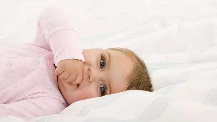 宝宝咬人、打人时，家长的态度影响娃的未来，明智的父母会这样做休闲区蓝鸢梦想 - Www.slyday.coM