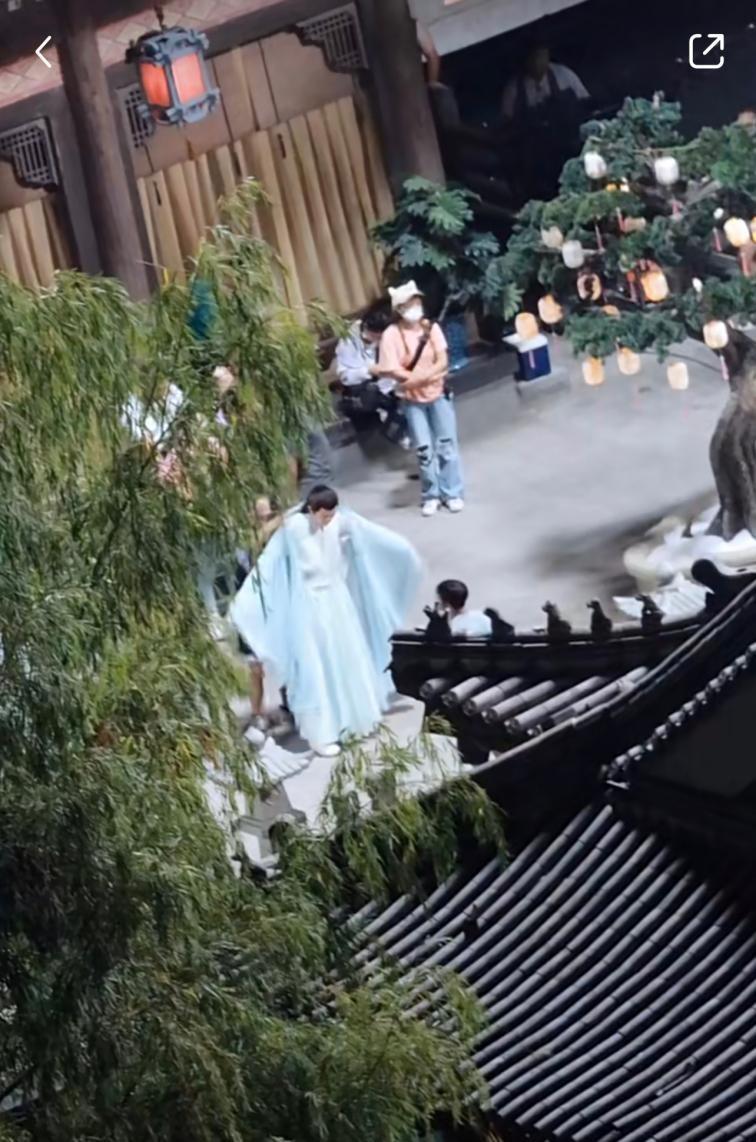 林更新与凤行路透,继官方释出剧照后,神君一袭浅蓝色长衫超养眼休闲区蓝鸢梦想 - Www.slyday.coM 林更新与凤行路透,继官方释出剧照后,神君一袭浅蓝色长衫超养眼休闲区蓝鸢梦想 - Www.slyday.coM