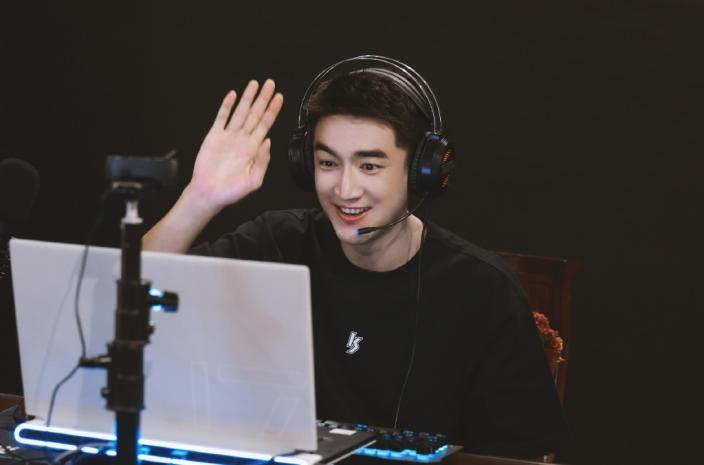 林更新与凤行路透,继官方释出剧照后,神君一袭浅蓝色长衫超养眼休闲区蓝鸢梦想 - Www.slyday.coM 林更新与凤行路透,继官方释出剧照后,神君一袭浅蓝色长衫超养眼休闲区蓝鸢梦想 - Www.slyday.coM