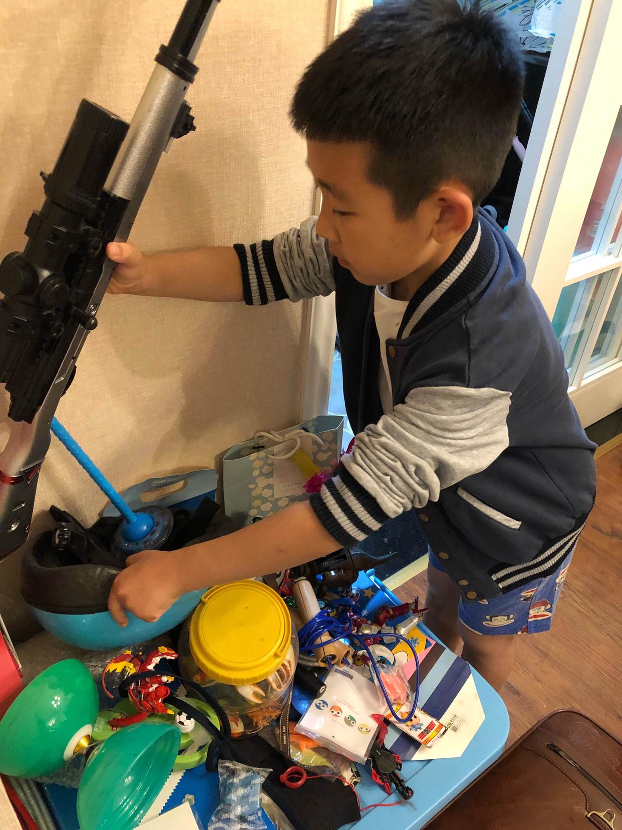 宝宝咬人、打人时，家长的态度影响娃的未来，明智的父母会这样做休闲区蓝鸢梦想 - Www.slyday.coM