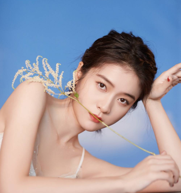 童星出道的张雪迎，穿衣风格也太好看了吧休闲区蓝鸢梦想 - Www.slyday.coM