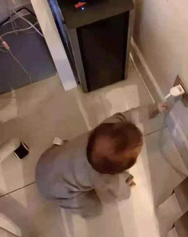 宝宝咬人、打人时，家长的态度影响娃的未来，明智的父母会这样做休闲区蓝鸢梦想 - Www.slyday.coM