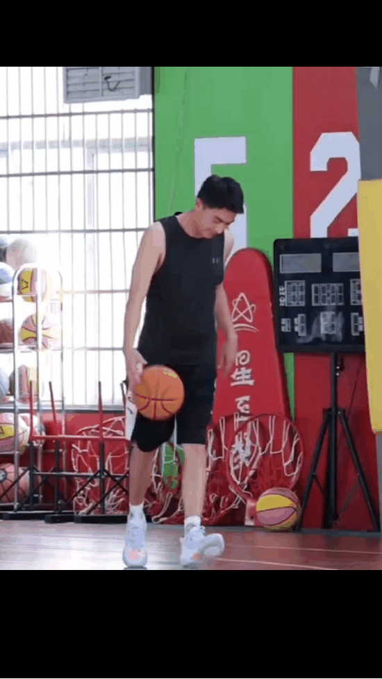 林更新与凤行路透,继官方释出剧照后,神君一袭浅蓝色长衫超养眼休闲区蓝鸢梦想 - Www.slyday.coM 林更新与凤行路透,继官方释出剧照后,神君一袭浅蓝色长衫超养眼休闲区蓝鸢梦想 - Www.slyday.coM