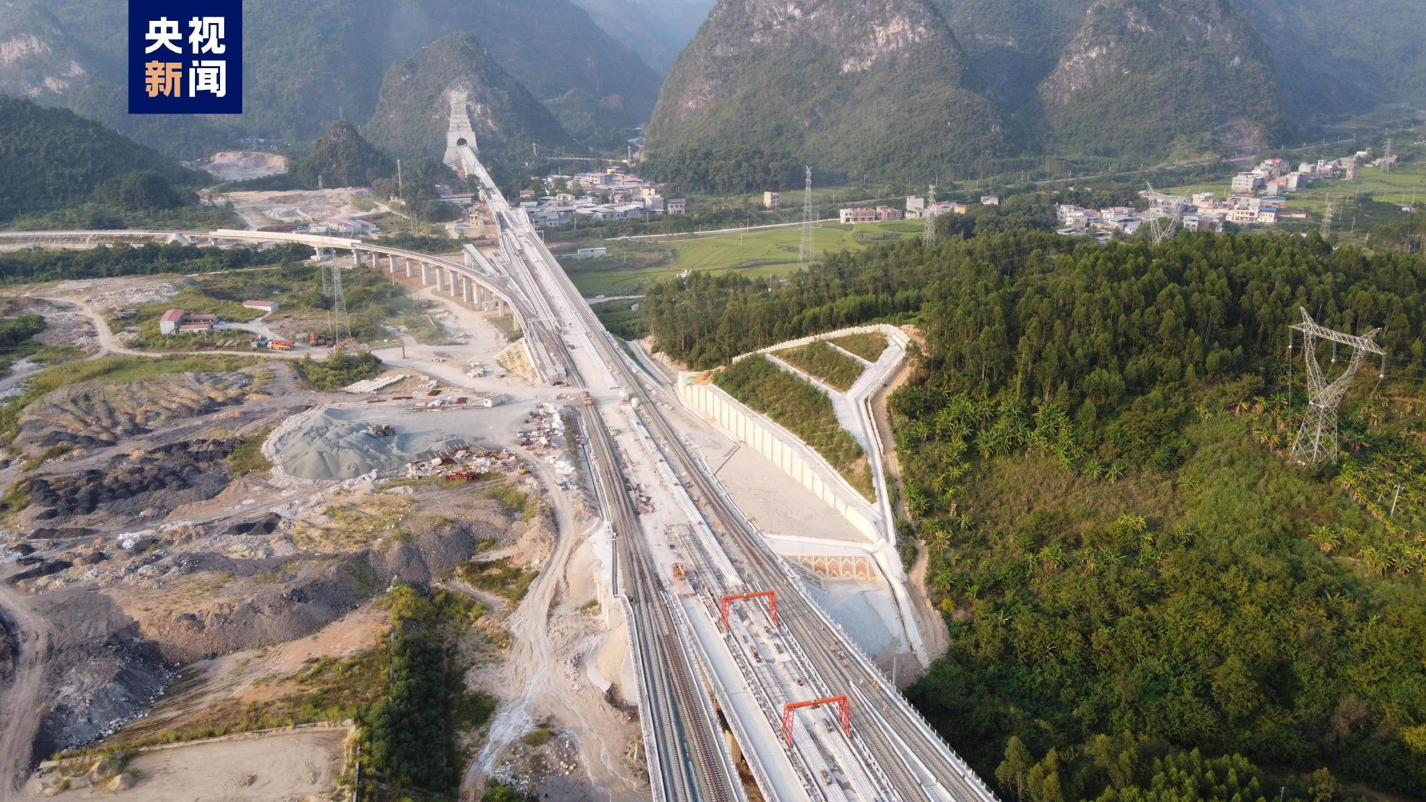 贵南高铁首座新建站房封顶 全线预计明年底开通运营|高铁|河池市|广西