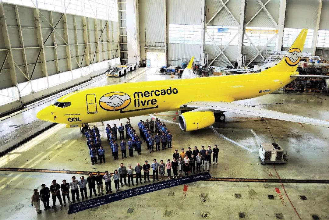 波音交付第 100 架 737-800BCF 飞机,由上海波音改装__财经头条