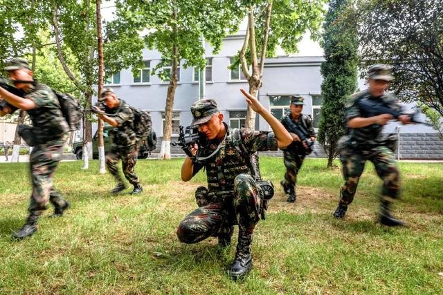 在广州黄埔第七工程局有限公司建设宿舍楼工资没拿完怎么联系财务?