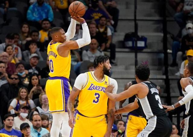 后卫也打铁!美媒盘点NBA罚球最差的五名控卫:命中率仅到7成__财经头条