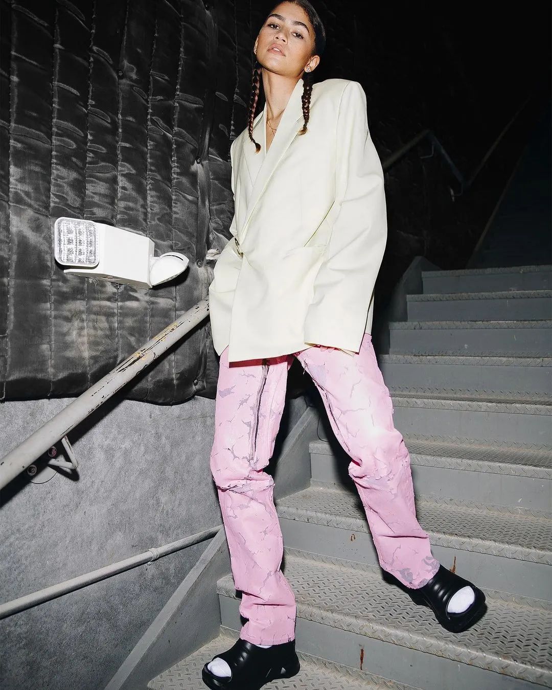 2023年春夏什么样的鞋、包会流行，米兰时装周都已经告诉你了！休闲区蓝鸢梦想 - Www.slyday.coM