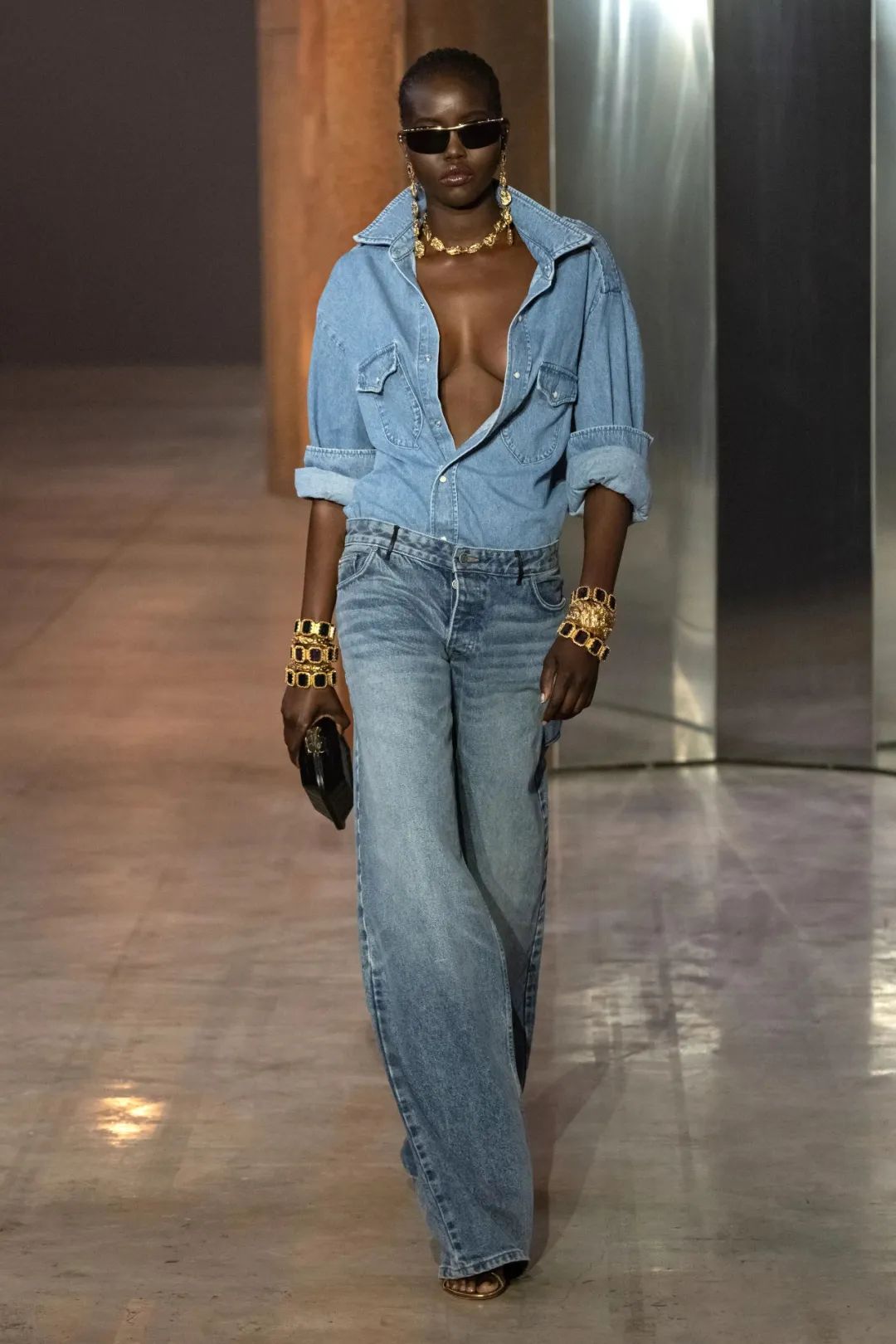 2023年春夏什么样的鞋、包会流行，米兰时装周都已经告诉你了！休闲区蓝鸢梦想 - Www.slyday.coM