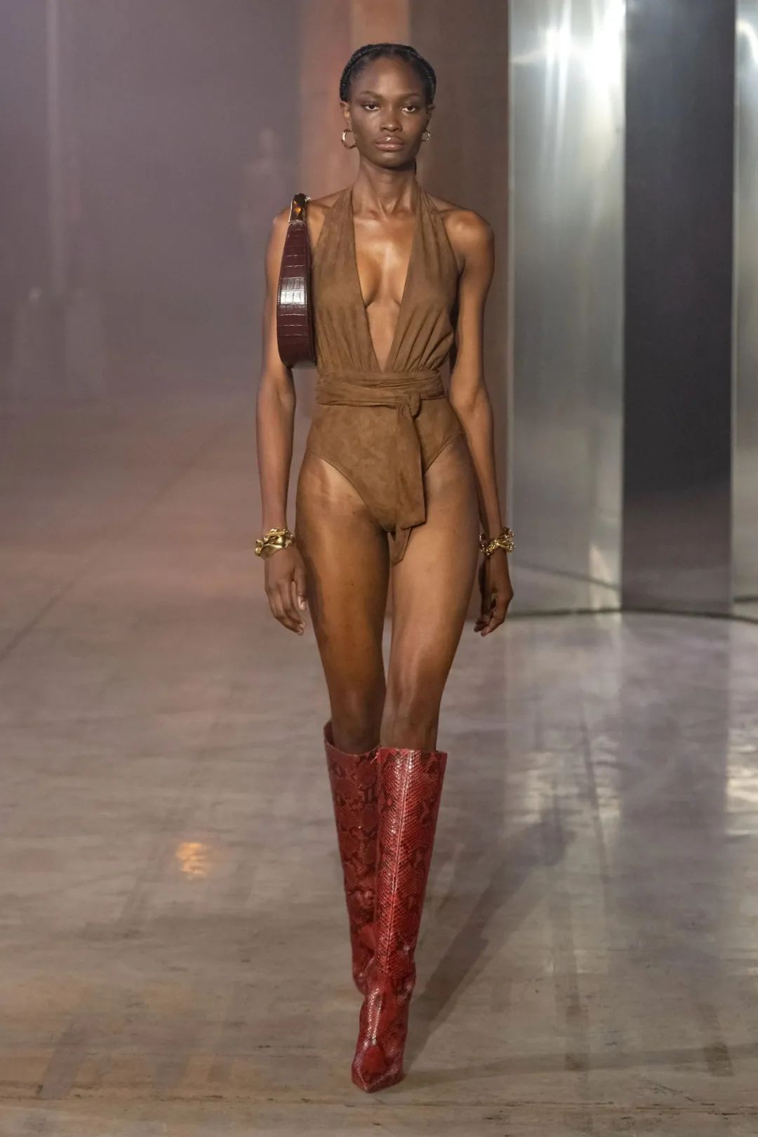 2023年春夏什么样的鞋、包会流行，米兰时装周都已经告诉你了！休闲区蓝鸢梦想 - Www.slyday.coM