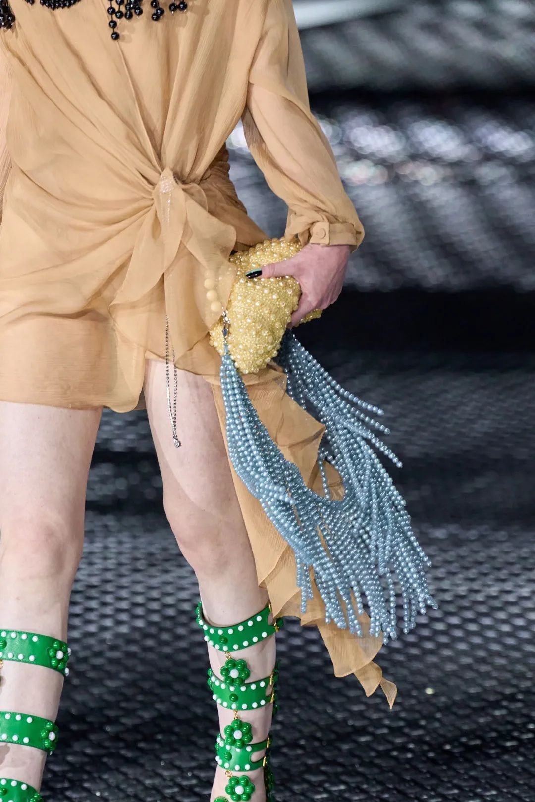 2023年春夏什么样的鞋、包会流行，米兰时装周都已经告诉你了！休闲区蓝鸢梦想 - Www.slyday.coM