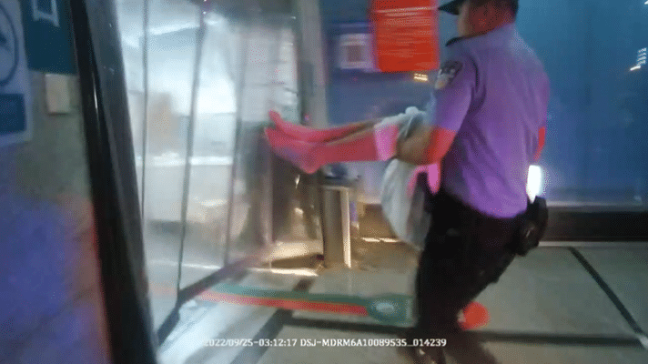 为挽救生命一路狂奔，你永远可以相信人民警察！休闲区蓝鸢梦想 - Www.slyday.coM