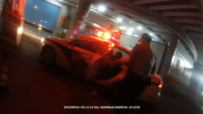 为挽救生命一路狂奔，你永远可以相信人民警察！休闲区蓝鸢梦想 - Www.slyday.coM