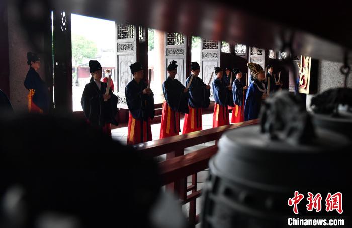 图为祭孔典礼现场。　吕明 摄