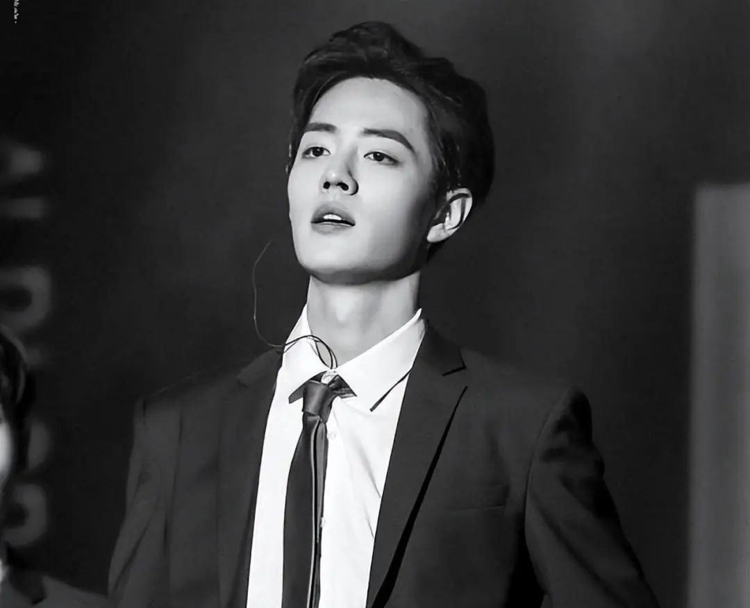 肖战《骄阳伴我》官宣，跟白百何同框照曝光，出道6年解锁新角色休闲区蓝鸢梦想 - Www.slyday.coM