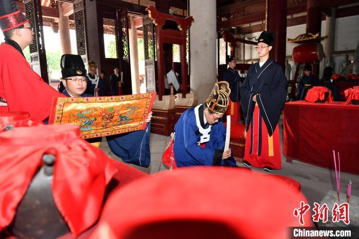 福州文庙祭孔典礼 ：着汉服 循古礼