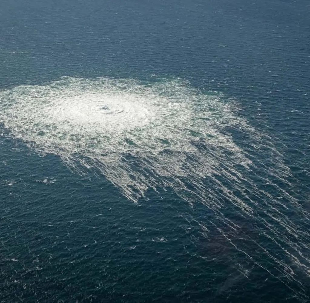 瑞典海岸警卫队报告“北溪-2”泄漏增加 海军派船协助_凤凰网视频_凤凰网