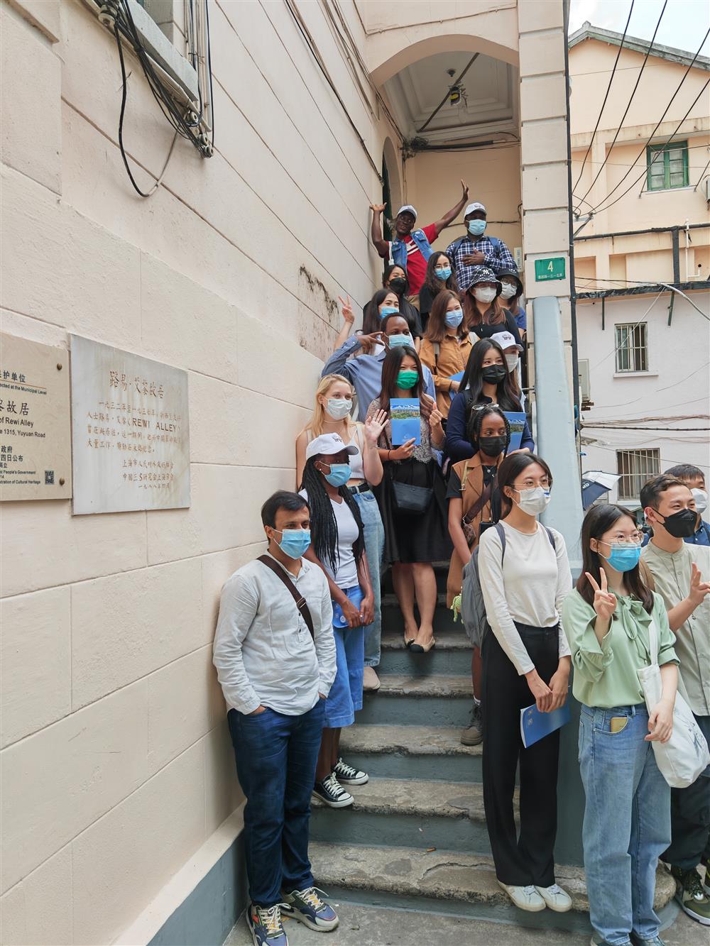 外国人眼中的上海有啥不一样？当年钱学森就是从这条弄堂骑自行车去交大读书…休闲区蓝鸢梦想 - Www.slyday.coM