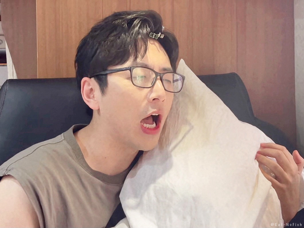 谁懂白客的人夫感！是那种苏感满满的居家好男人型，特别是笑起来__财经头条