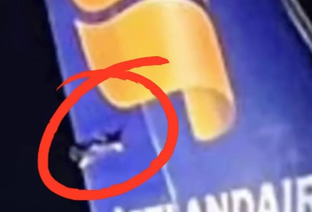 突发！一载有198人客机起飞滑跑时发生碰撞休闲区蓝鸢梦想 - Www.slyday.coM