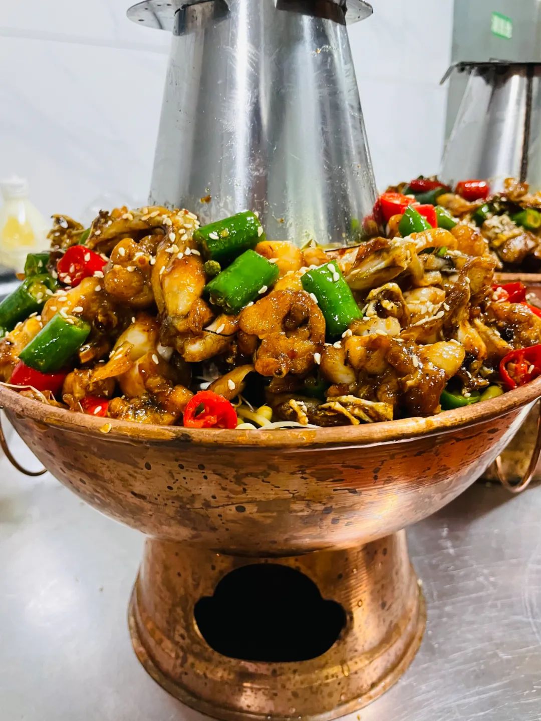 一口爆浆的烤猪眼睛，今晚八点半就在百色田阳这间宝藏小店！休闲区蓝鸢梦想 - Www.slyday.coM