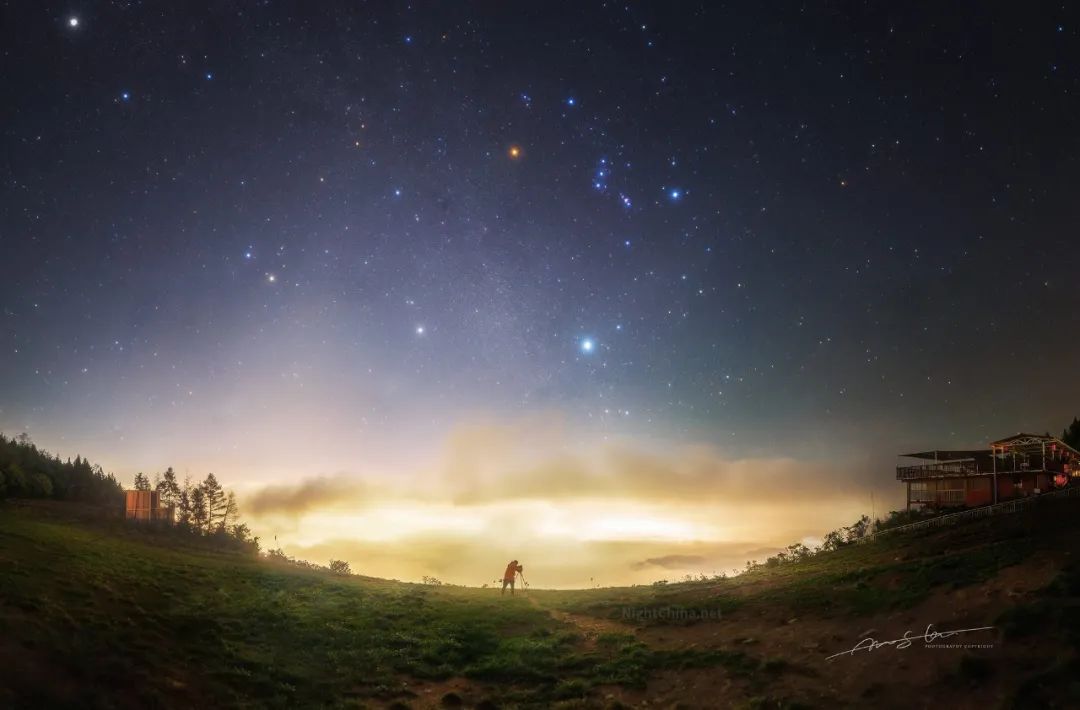 城市上空的星光夜空中国