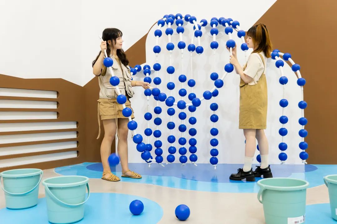 99%上海人已经没心思上班了！一心只想......休闲区蓝鸢梦想 - Www.slyday.coM