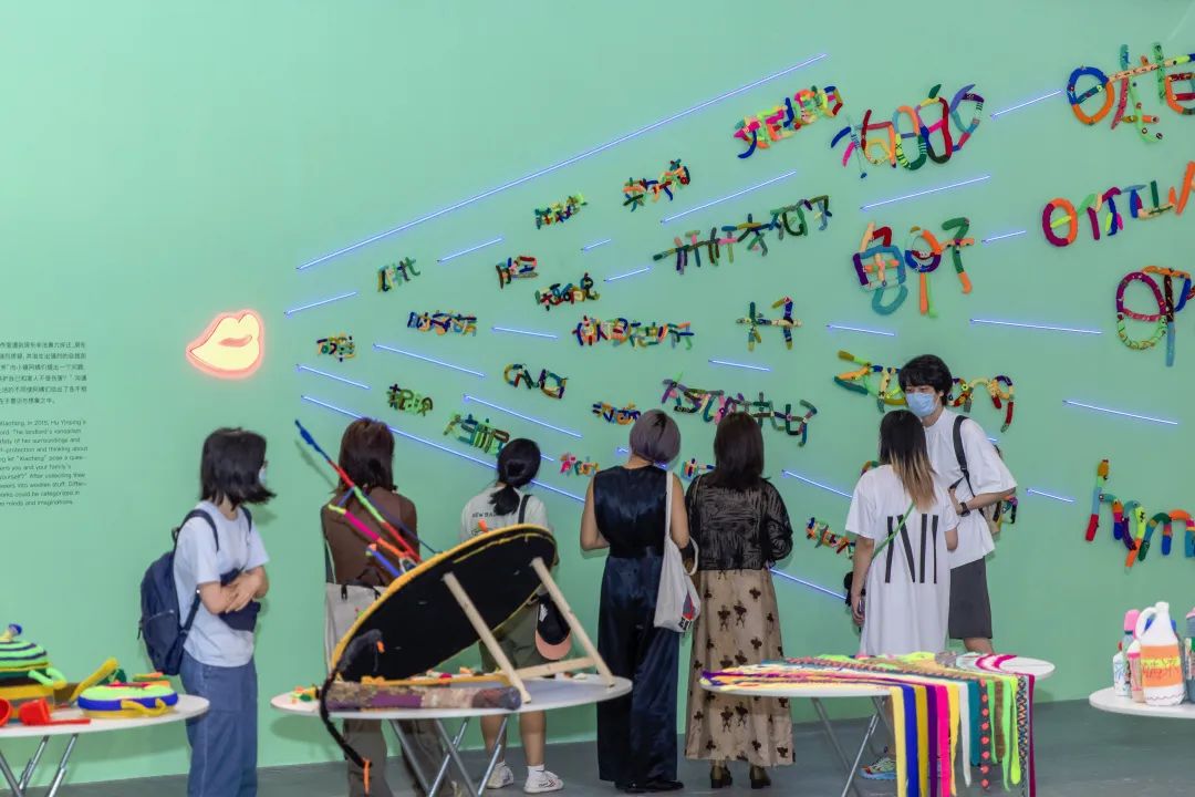 99%上海人已经没心思上班了！一心只想......休闲区蓝鸢梦想 - Www.slyday.coM