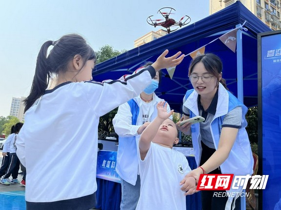 长沙桂花坪街道：社区帐篷科技节 带你过足“科学瘾”休闲区蓝鸢梦想 - Www.slyday.coM