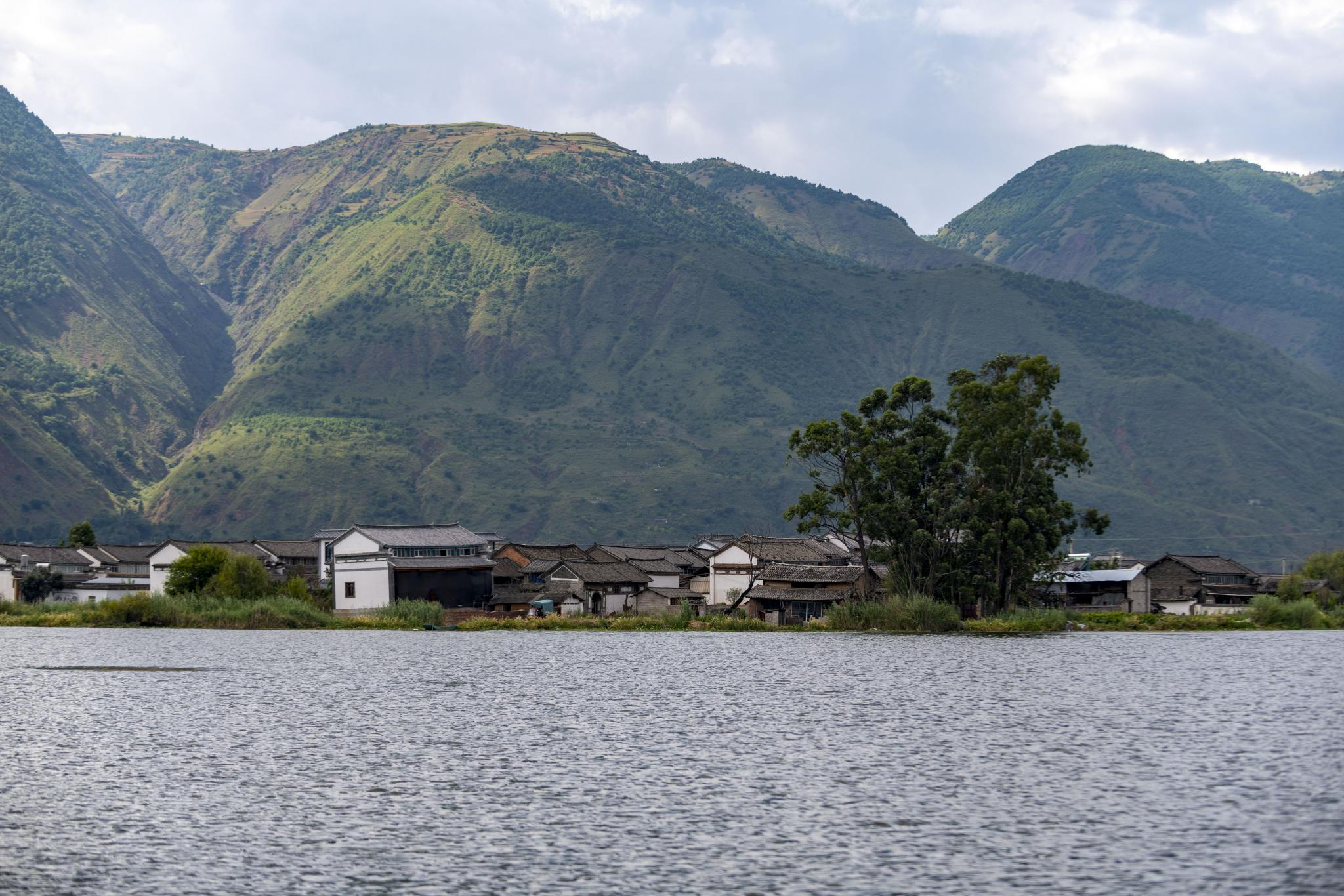 云南大理:洱源西湖风光旖旎|云南省|大理白族自治州_新浪新闻