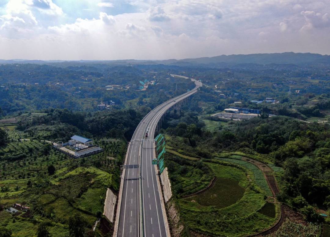 泸永高速10月1日0时通车!四川又增一条出川大道__财经头条