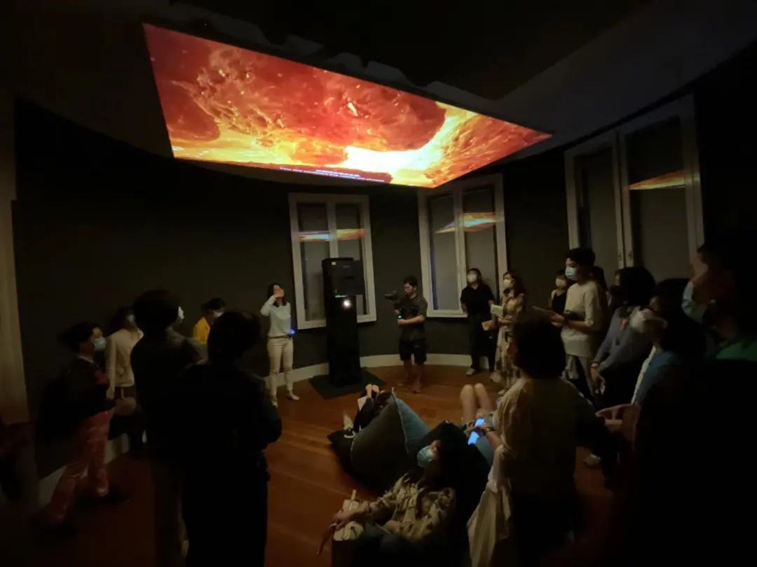 99%上海人已经没心思上班了！一心只想......休闲区蓝鸢梦想 - Www.slyday.coM