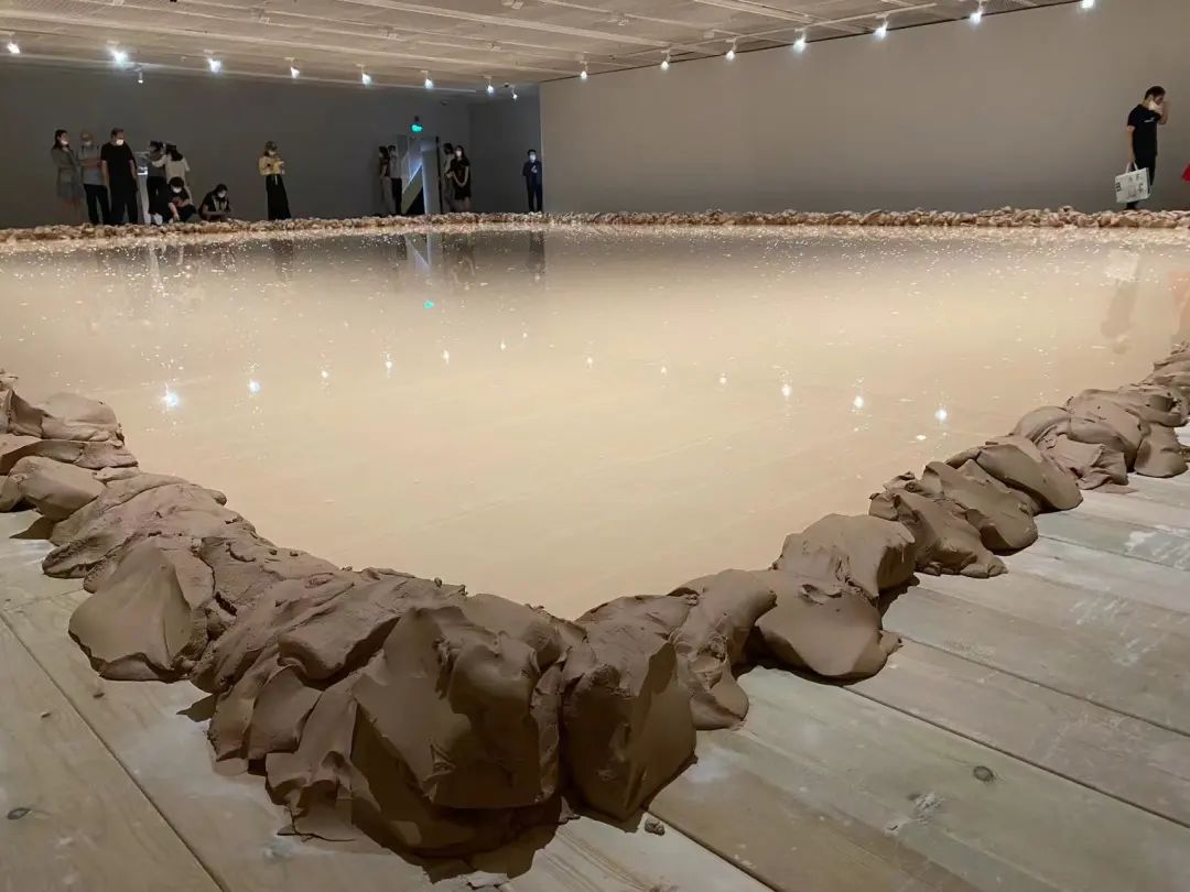 99%上海人已经没心思上班了！一心只想......休闲区蓝鸢梦想 - Www.slyday.coM