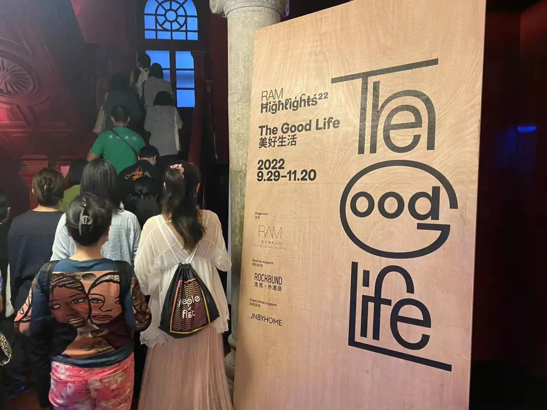 99%上海人已经没心思上班了！一心只想......休闲区蓝鸢梦想 - Www.slyday.coM