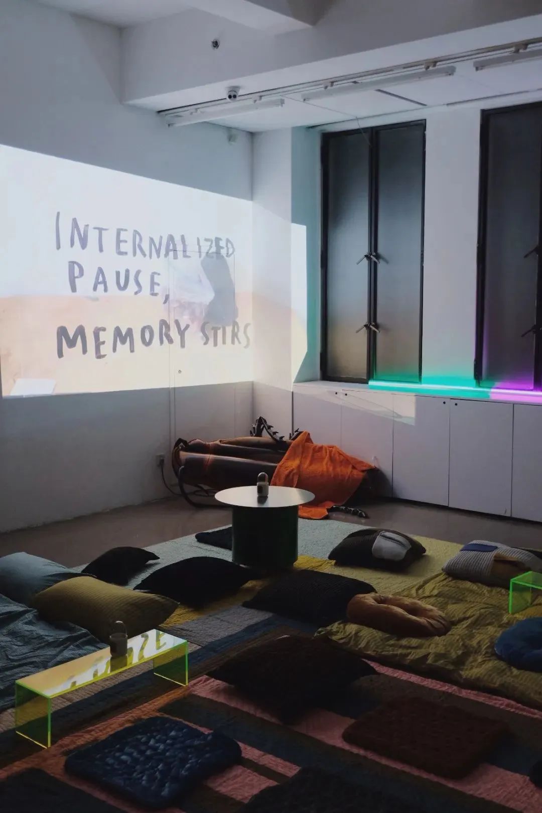 99%上海人已经没心思上班了！一心只想......休闲区蓝鸢梦想 - Www.slyday.coM