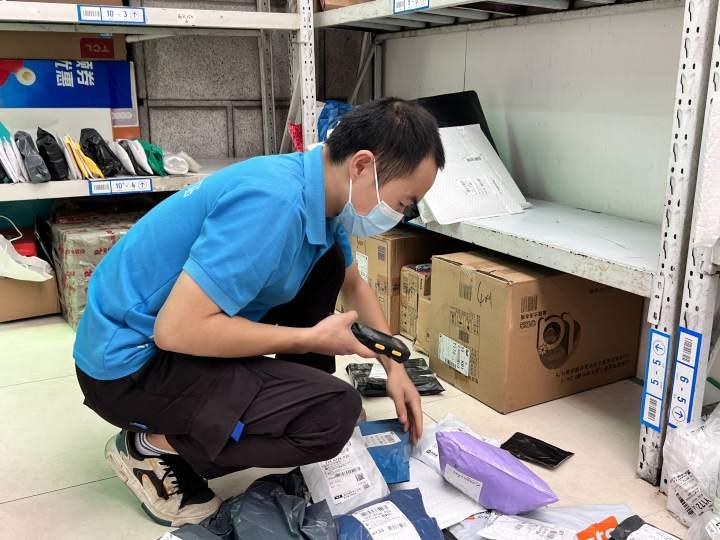 为拾荒老人点牛肉汤，杭州暖心小哥被全网怒赞，如今的他正努力背单词备战成人高考休闲区蓝鸢梦想 - Www.slyday.coM
