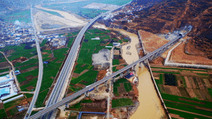 画上的火车开进了现实休闲区蓝鸢梦想 - Www.slyday.coM