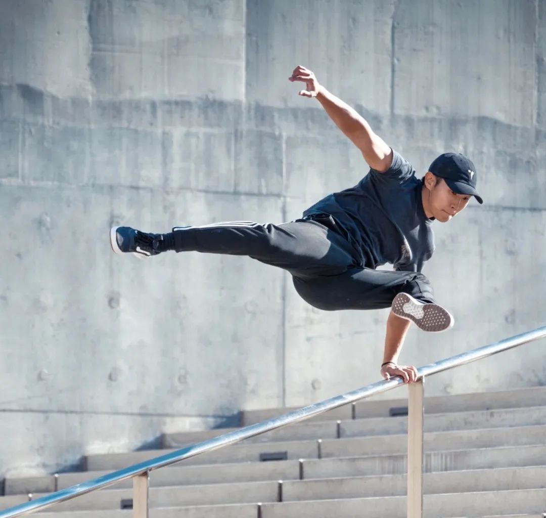 跑酷达人反重力悠杆破吉尼斯纪录__财经头条